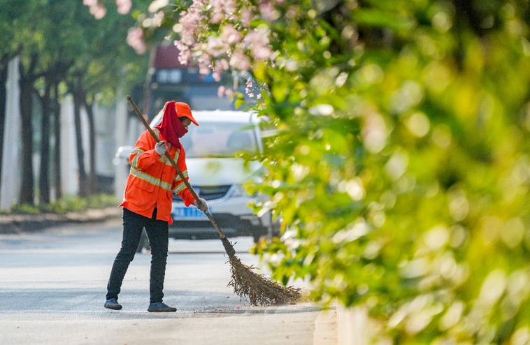 世界环卫工日鸿茅药业发起“敬卫行动”