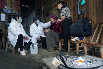 “太公村医”一家三代守护乡亲健康