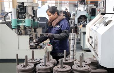 安徽濉溪：汽摩配件订单旺 生产忙